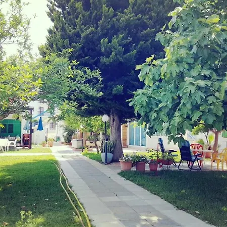 2 Bedroom Ground Floor Apt, 5 Minutes Walk From The Appartamento