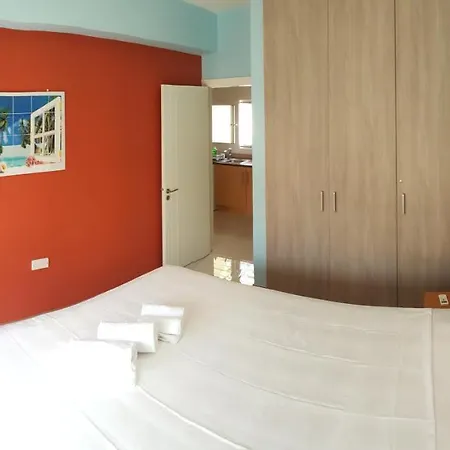 2 Bedroom Ground Floor Apt, 5 Minutes Walk From The Paralimni