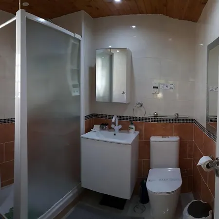 Appartamento 2 Bedroom Ground Floor Apt, 5 Minutes Walk From The Paralimni