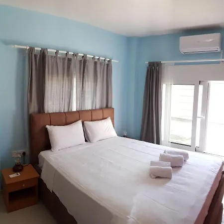 Apartment 2 Bedroom Ground Floor Apt, 5 Minutes Walk From The