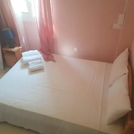 2 Bedroom Ground Floor Apt, 5 Minutes Walk From The * Paralimni