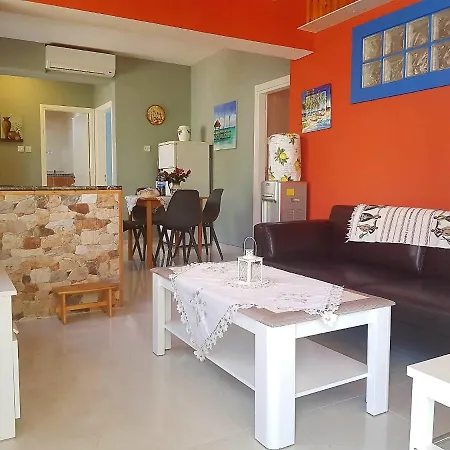 Apartment 2 Bedroom Ground Floor Apt, 5 Minutes Walk From The