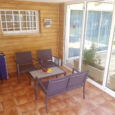 2 Bedroom Ground Floor Apt, 5 Minutes Walk From The