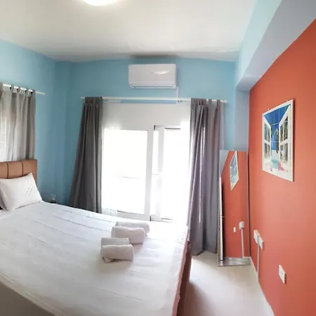 2 Bedroom Ground Floor Apt, 5 Minutes Walk From The